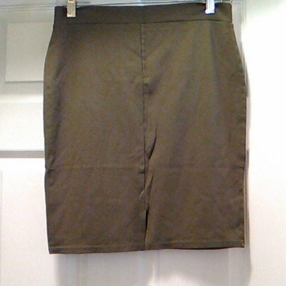 Olive knit skirt - Picture 2 of 4